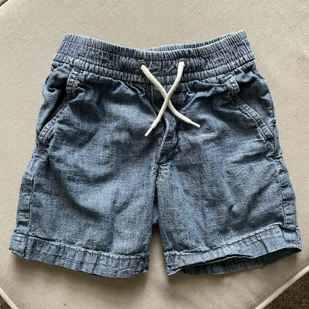 Gap drawstring shorts in boys, size 5